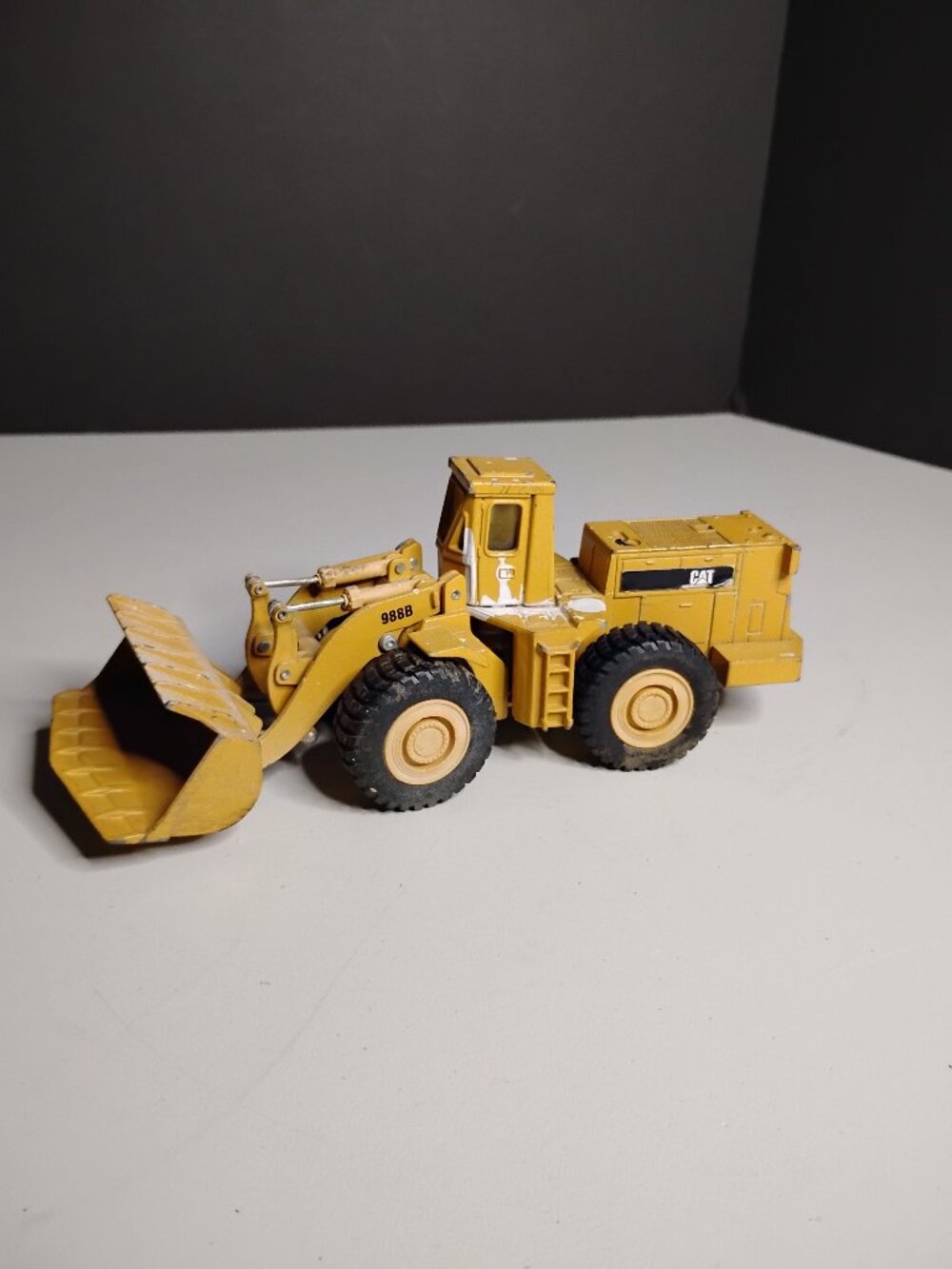 Ertl 1:50 Cat 988B Wheel Loader 1445F